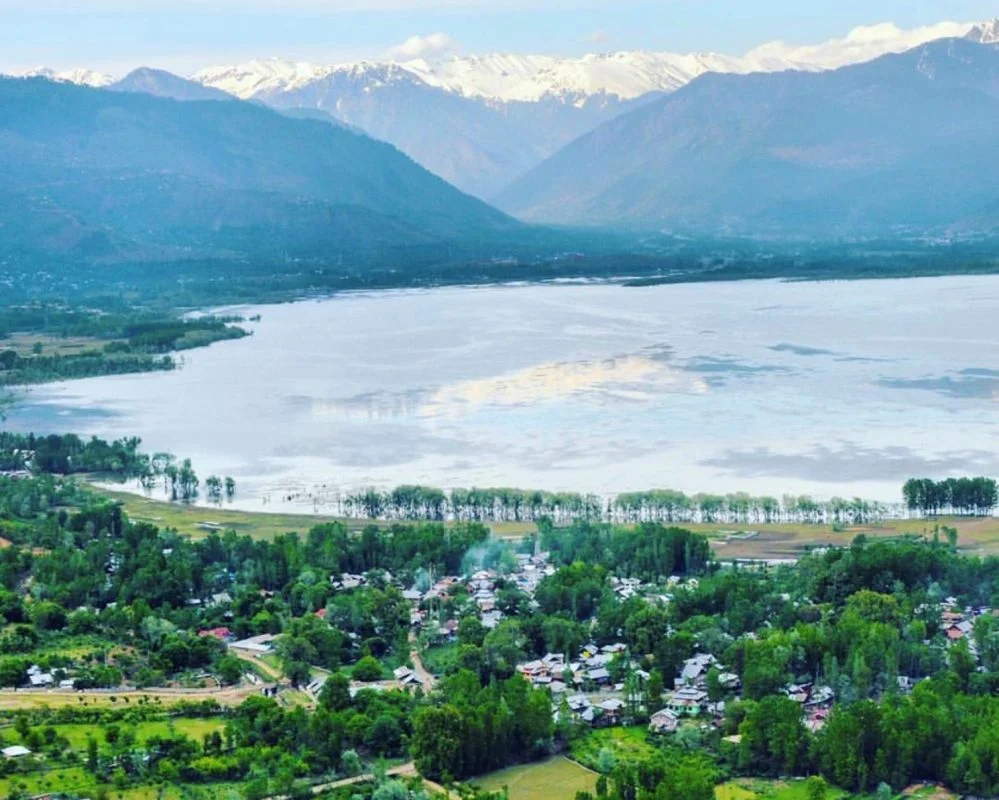 Lake Wular_Kashmir, largest freshwater lake in Asia. Places to visit in Kashmir