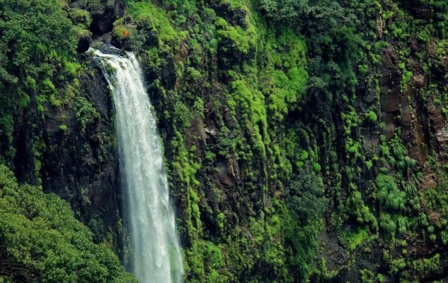 Vajrai Waterfalls, Kas Plateau