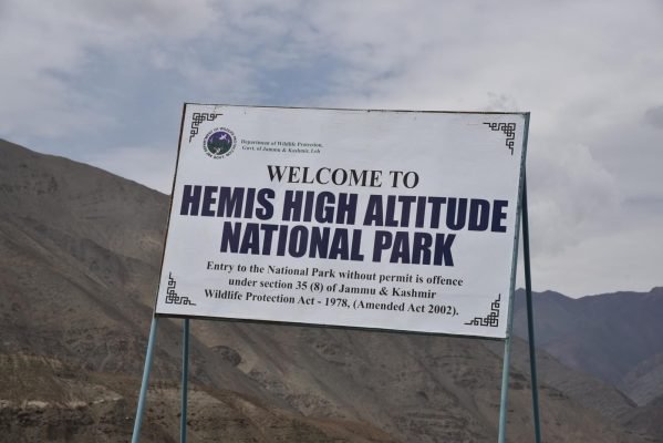 A naming signboard at hemis national park