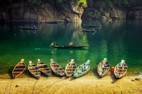 Magnificent Dawki River - Meghalaya Tour Packages | Hikerwolf