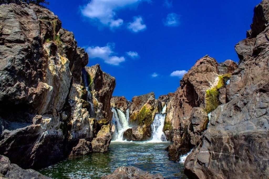 A Complete Guide To Hogenakkal Falls - Tamil Nadu