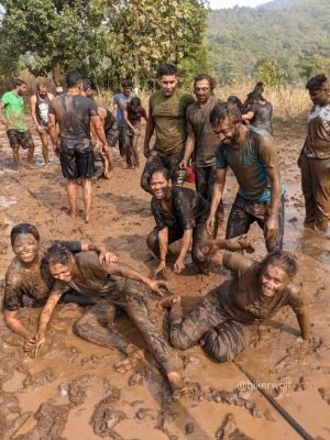 Friends Playing In Mud |Camping Near Mumbai-Hikerwolf