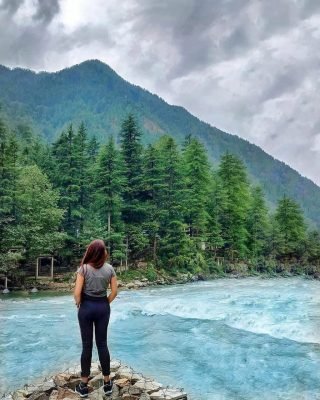The Beautiful River Flowing Through The Mountains - Kasol | Solo Trip | Hikerwolf