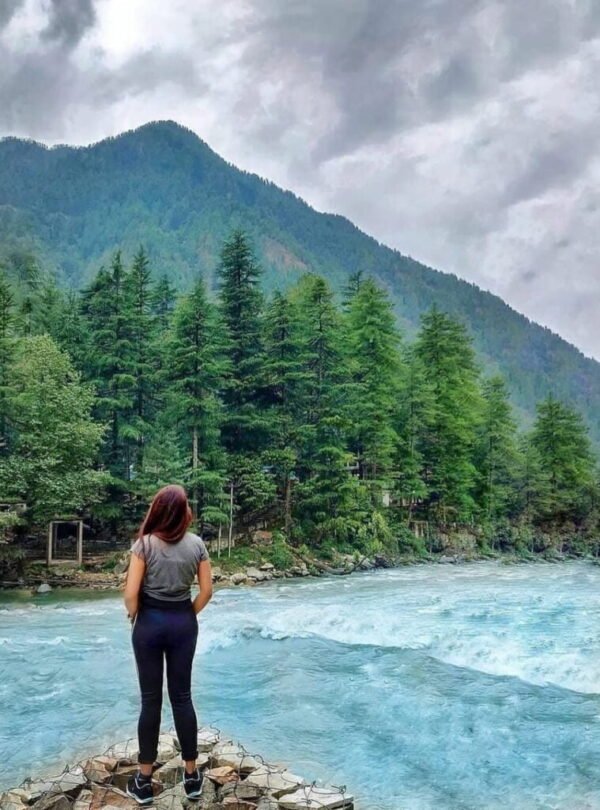 The Beautiful River Flowing Through The Mountains - Kasol | Solo Trip | Hikerwolf