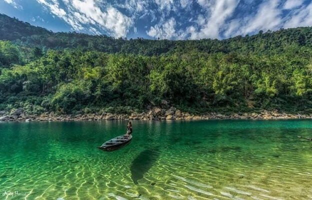 Beautiful Dawki River In Meghalaya | Meghalaya Tour Packages - Hikerwolf