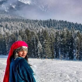Srinagar Woman| Places to visit in Srinagar- HikerWolf