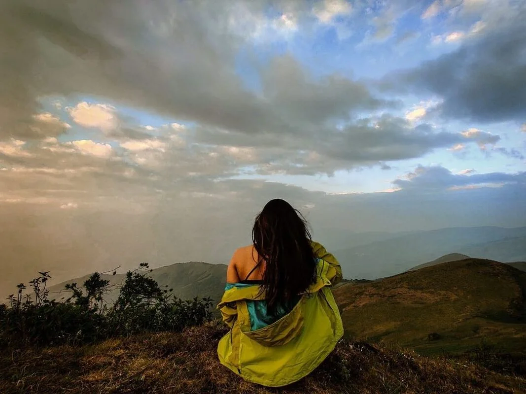 girl enjoying at Mullayanagiri Peak