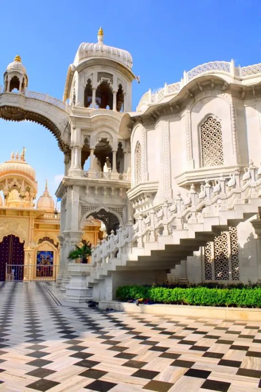 sri-krishna-balaram-temple-vrindavan-india-53113795