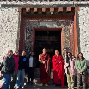 hikerwolf-group-bhutan-monastery-monks